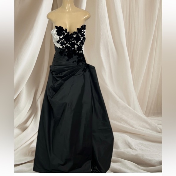 MONISHA BLACK SILVER TOP 3D FLORAL GOWM DRESS SIZE 8 - Picture 2 of 16